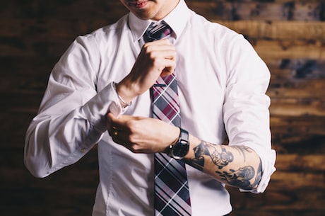领带长度(如何选择合适的领带长度？)