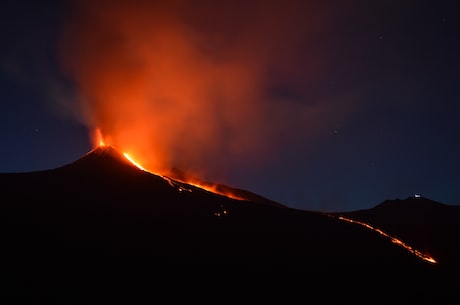 阿达玛斯：童话般的火山之城