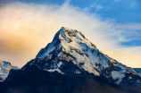 珠穆朗玛峰：世界屋脊上的王者