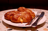 酥皮月饼：口感酥脆，不容错过的中秋必吃佳品