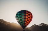 创意气球(创意气球：梦幻场景中的色彩缤纷)